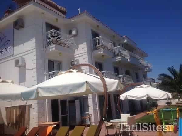 Lapis Port Surf Hotel